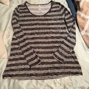 LuLaRoe Black and grey design XS EUC long sleeve top